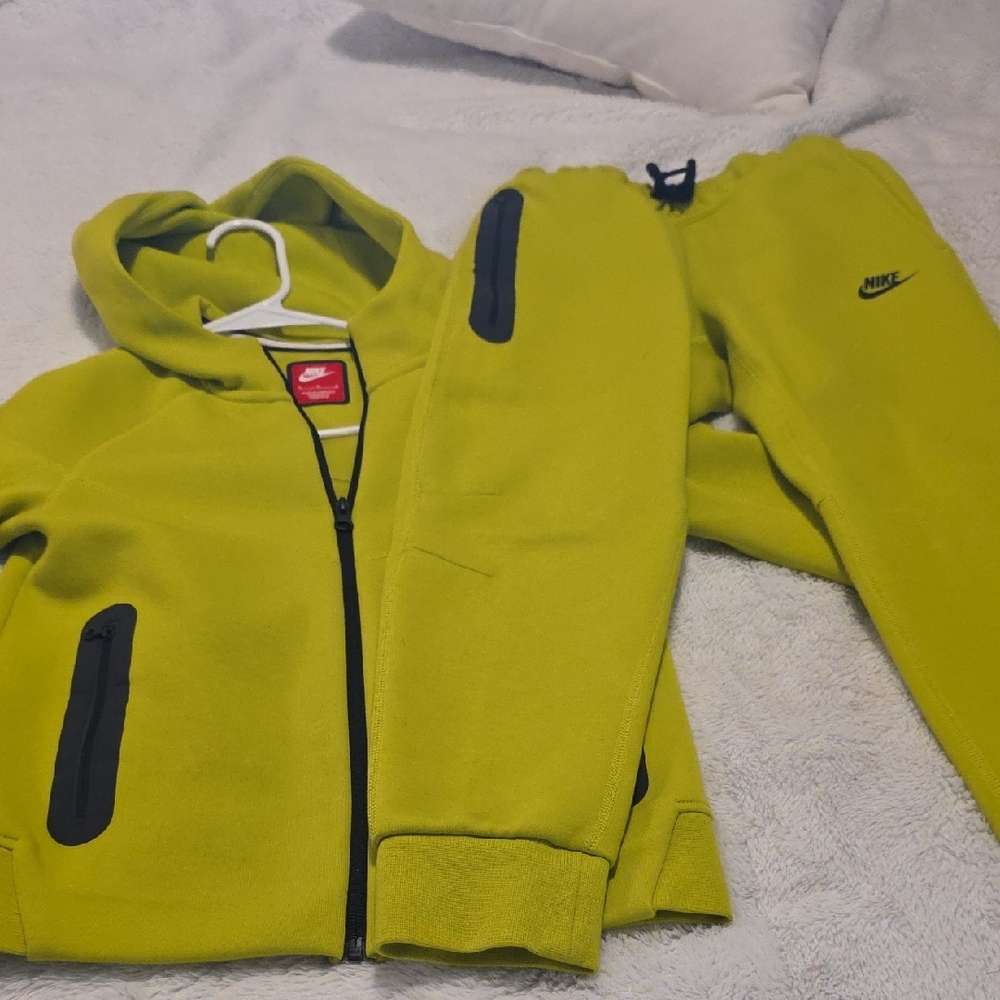 Nike Neon Green Tracksuit with Black Details - Picture 2 of 2